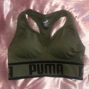 💖3/$20 Puma Olive Green Sports Bra Size M